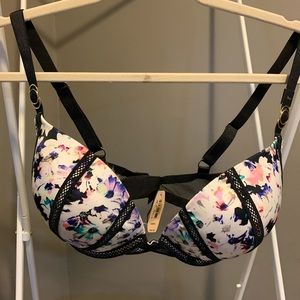 COPY - NWT Victoria Secret bra